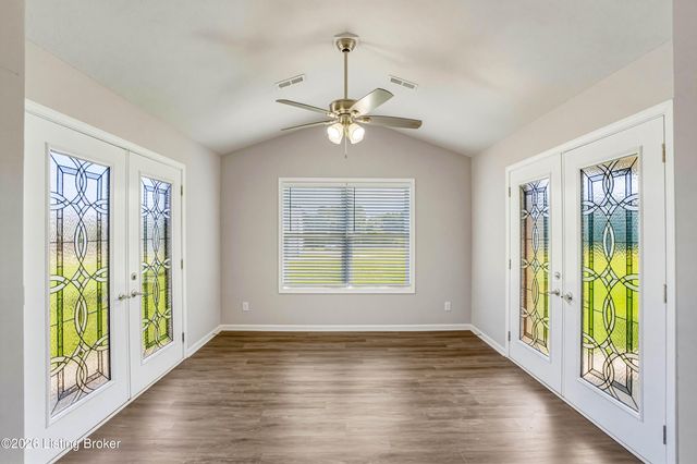 722 Cameron Ridge Rd, Shepherdsville, KY 40165