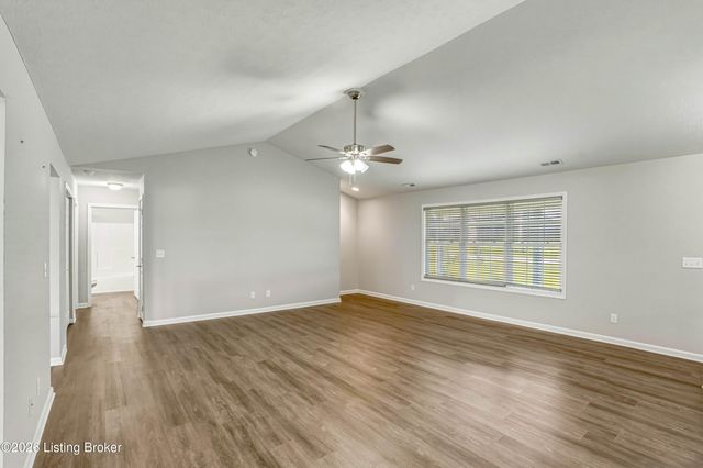 722 Cameron Ridge Rd, Shepherdsville, KY 40165