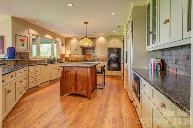 24 Westhaven Drive, Asheville, NC 28804