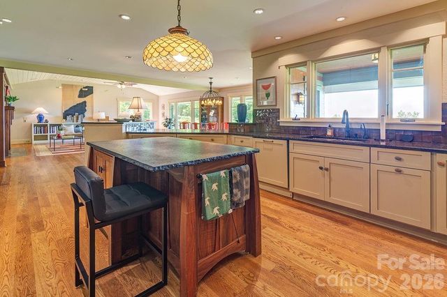 24 Westhaven Drive, Asheville, NC 28804