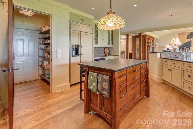 24 Westhaven Drive, Asheville, NC 28804