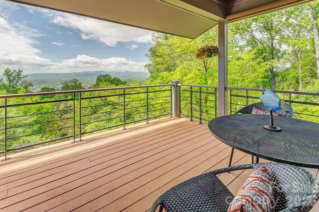 24 Westhaven Drive, Asheville, NC 28804