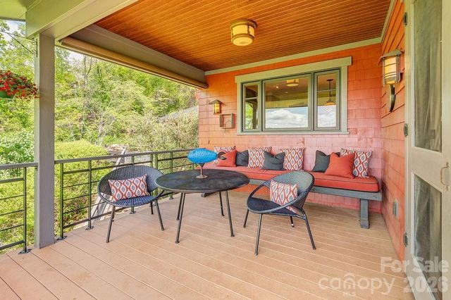24 Westhaven Drive, Asheville, NC 28804