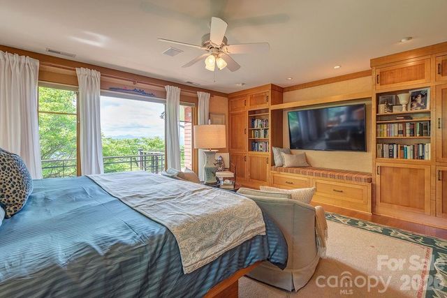 24 Westhaven Drive, Asheville, NC 28804