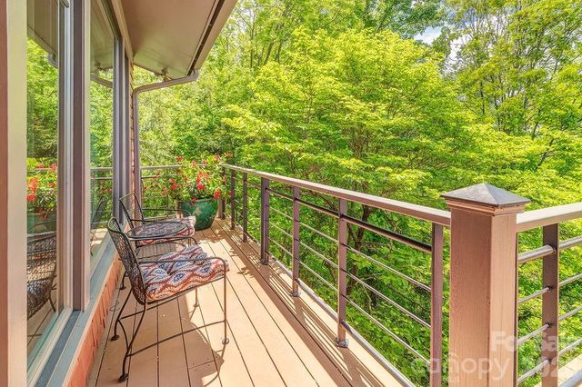 24 Westhaven Drive, Asheville, NC 28804