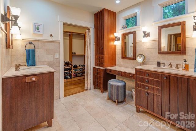 24 Westhaven Drive, Asheville, NC 28804