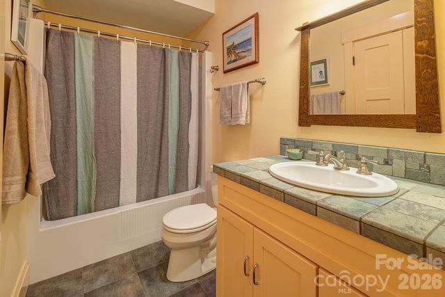 24 Westhaven Drive, Asheville, NC 28804
