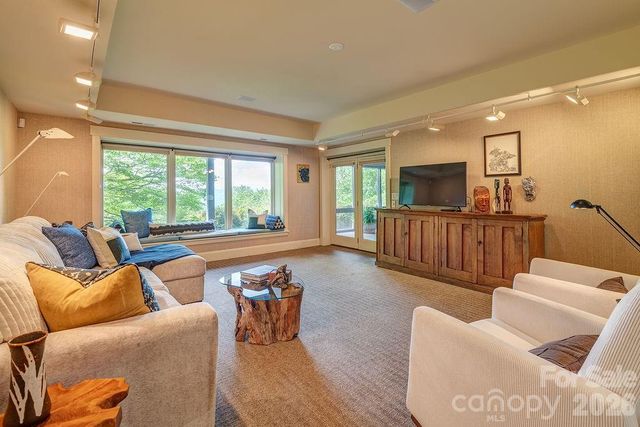 24 Westhaven Drive, Asheville, NC 28804
