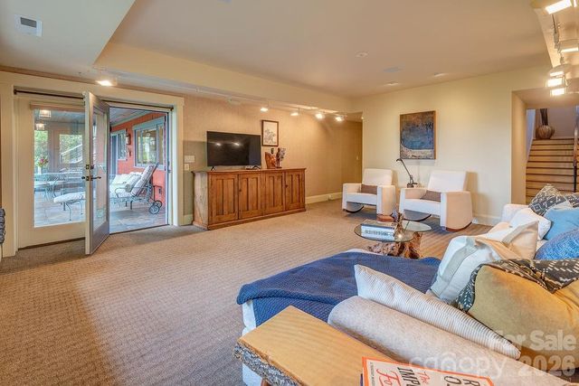 24 Westhaven Drive, Asheville, NC 28804