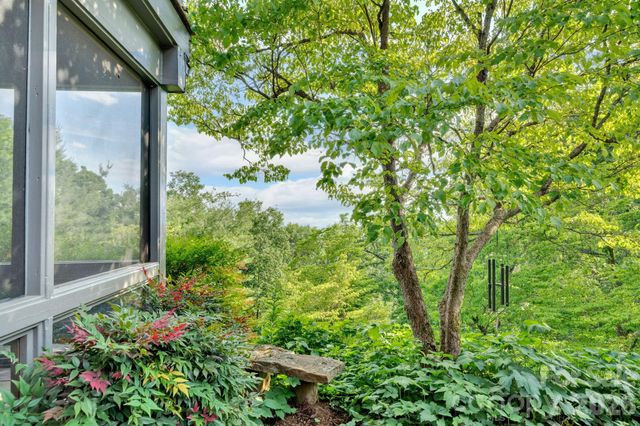 24 Westhaven Drive, Asheville, NC 28804