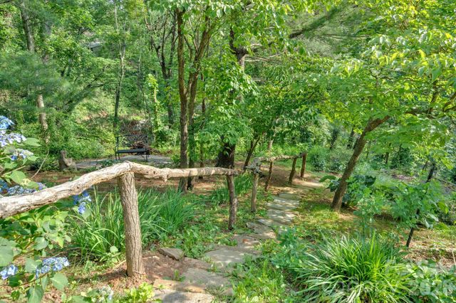 24 Westhaven Drive, Asheville, NC 28804