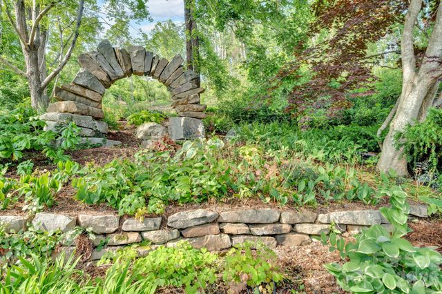 24 Westhaven Drive, Asheville, NC 28804