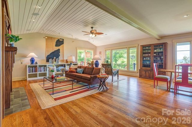 24 Westhaven Drive, Asheville, NC 28804