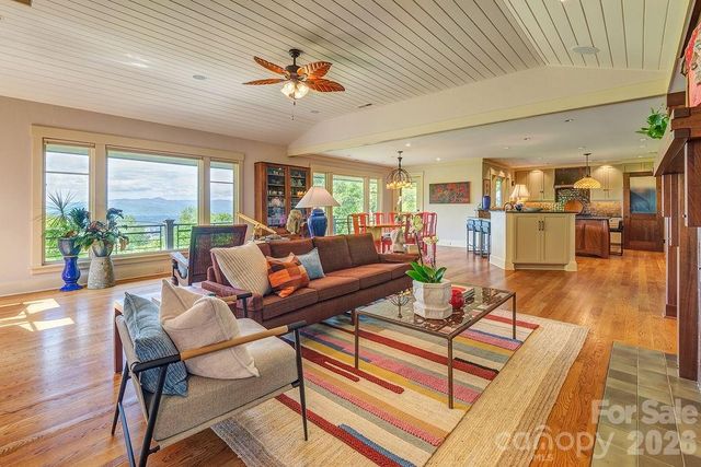 24 Westhaven Drive, Asheville, NC 28804