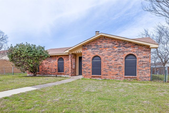 1906 Stockton Trail, Grand Prairie, TX 75052