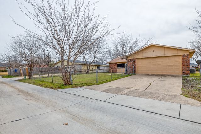 1906 Stockton Trail, Grand Prairie, TX 75052