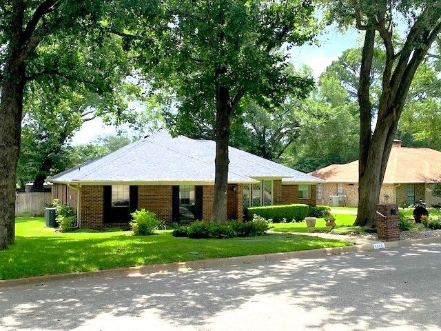 1117 Hillside Drive, Athens, TX 75751