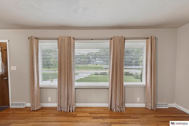 1327 Main Street, Bellevue, NE 68005