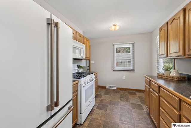 1327 Main Street, Bellevue, NE 68005