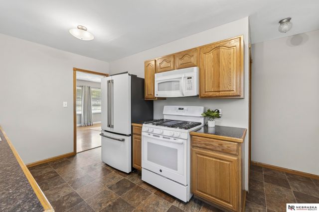 1327 Main Street, Bellevue, NE 68005
