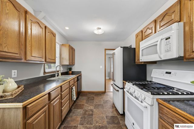 1327 Main Street, Bellevue, NE 68005