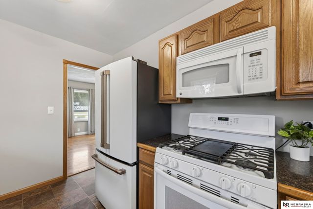 1327 Main Street, Bellevue, NE 68005