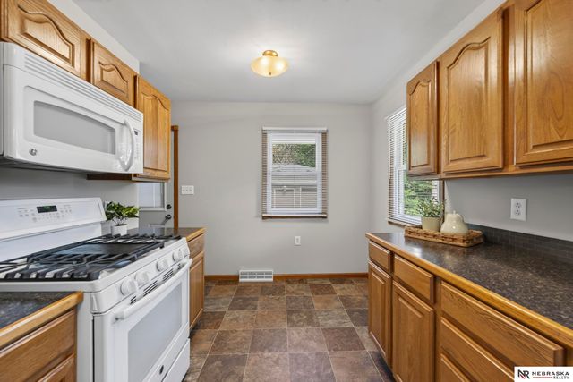 1327 Main Street, Bellevue, NE 68005