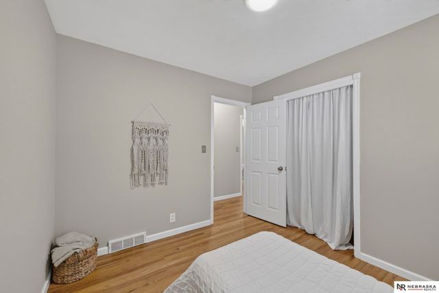 1327 Main Street, Bellevue, NE 68005