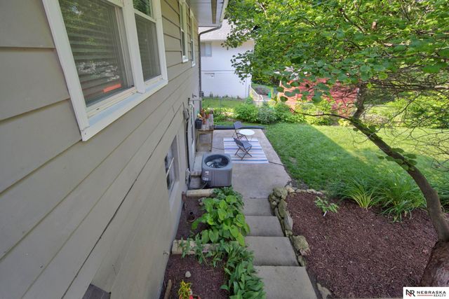 1327 Main Street, Bellevue, NE 68005