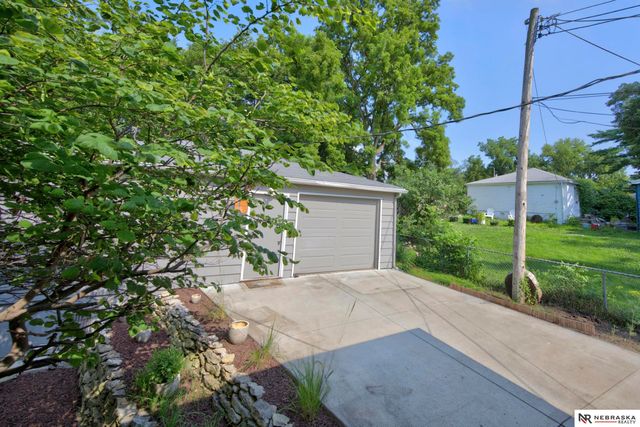 1327 Main Street, Bellevue, NE 68005