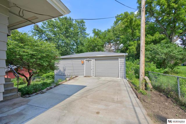 1327 Main Street, Bellevue, NE 68005