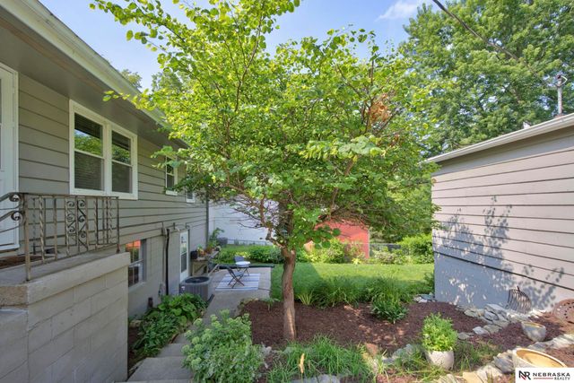 1327 Main Street, Bellevue, NE 68005