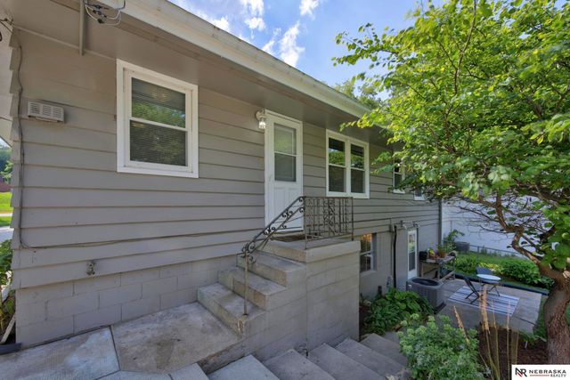 1327 Main Street, Bellevue, NE 68005