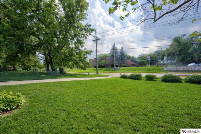 1327 Main Street, Bellevue, NE 68005