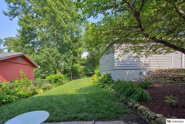 1327 Main Street, Bellevue, NE 68005