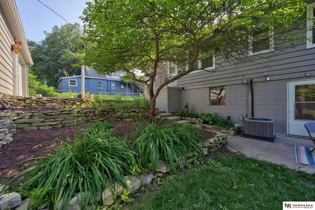 1327 Main Street, Bellevue, NE 68005