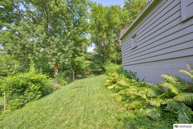 1327 Main Street, Bellevue, NE 68005