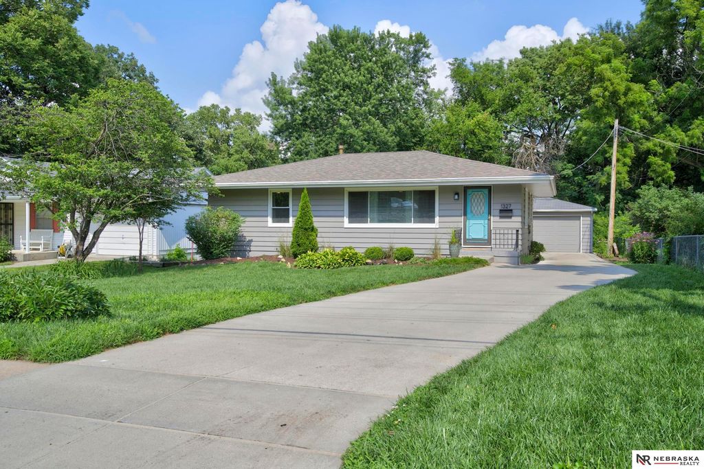 1327 Main Street, Bellevue, NE 68005