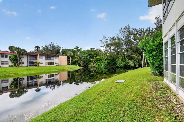 453 Lake Frances Drive, West Palm Beach, FL 33411