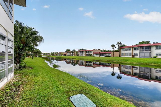 453 Lake Frances Drive, West Palm Beach, FL 33411