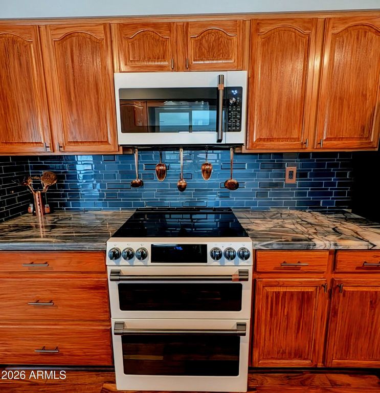 Image 10 of property listing at 10914 W CAMPANA Drive, Sun City, AZ 85351