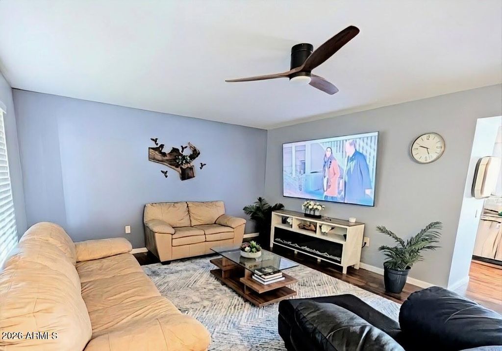 Image 20 of property listing at 10914 W CAMPANA Drive, Sun City, AZ 85351