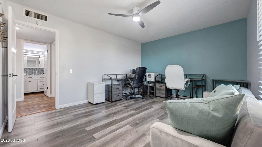 Image 25 of property listing at 10914 W CAMPANA Drive, Sun City, AZ 85351