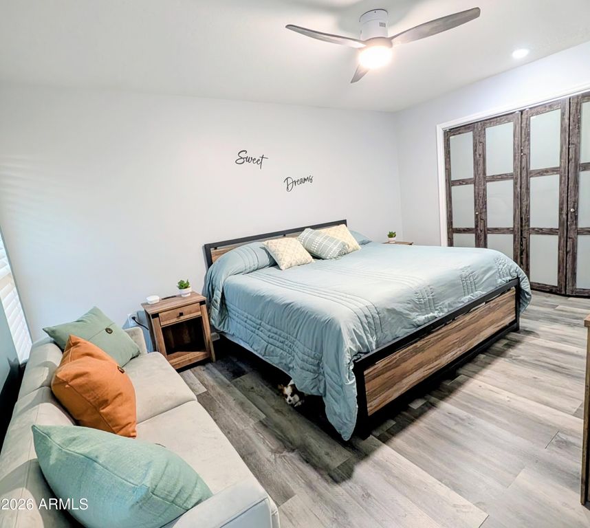 Image 31 of property listing at 10914 W CAMPANA Drive, Sun City, AZ 85351