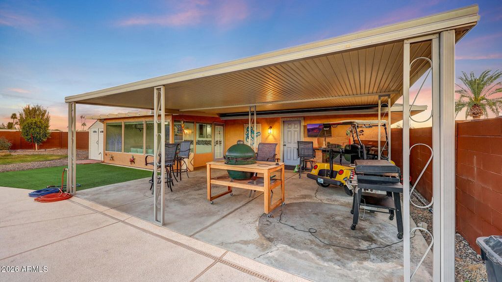Image 55 of property listing at 10914 W CAMPANA Drive, Sun City, AZ 85351