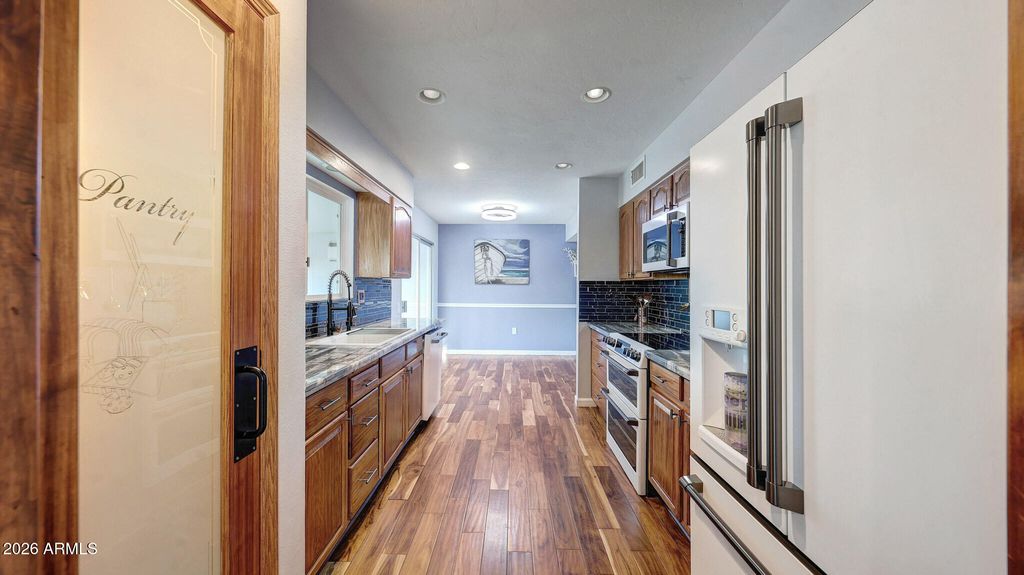 Image 6 of property listing at 10914 W CAMPANA Drive, Sun City, AZ 85351