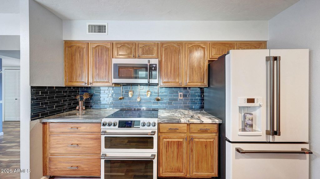 Image 9 of property listing at 10914 W CAMPANA Drive, Sun City, AZ 85351