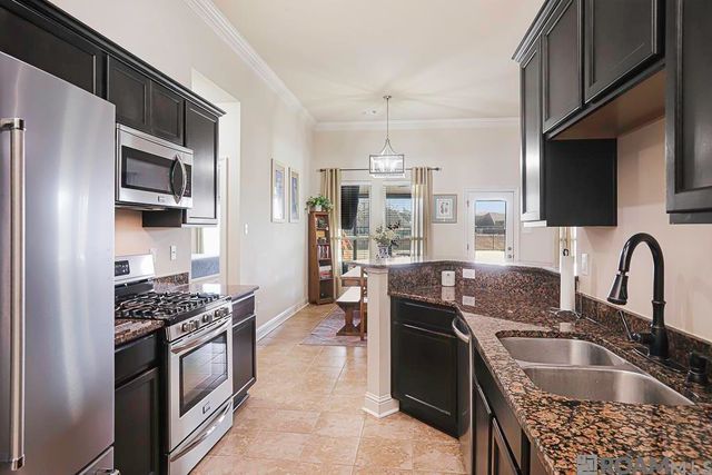 9311 Falling Oak Dr, Baton Rouge, LA 70817