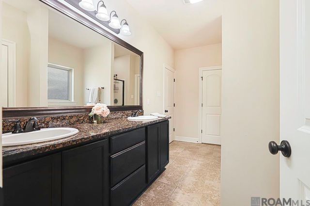 9311 Falling Oak Dr, Baton Rouge, LA 70817