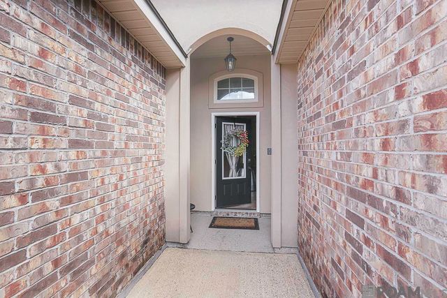 9311 Falling Oak Dr, Baton Rouge, LA 70817